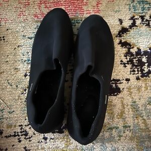 NWOT GORE-TEX men’s  Black Slip-On Water-Resistant Loafers